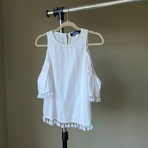 Open Shoulder White Top w. Tassels